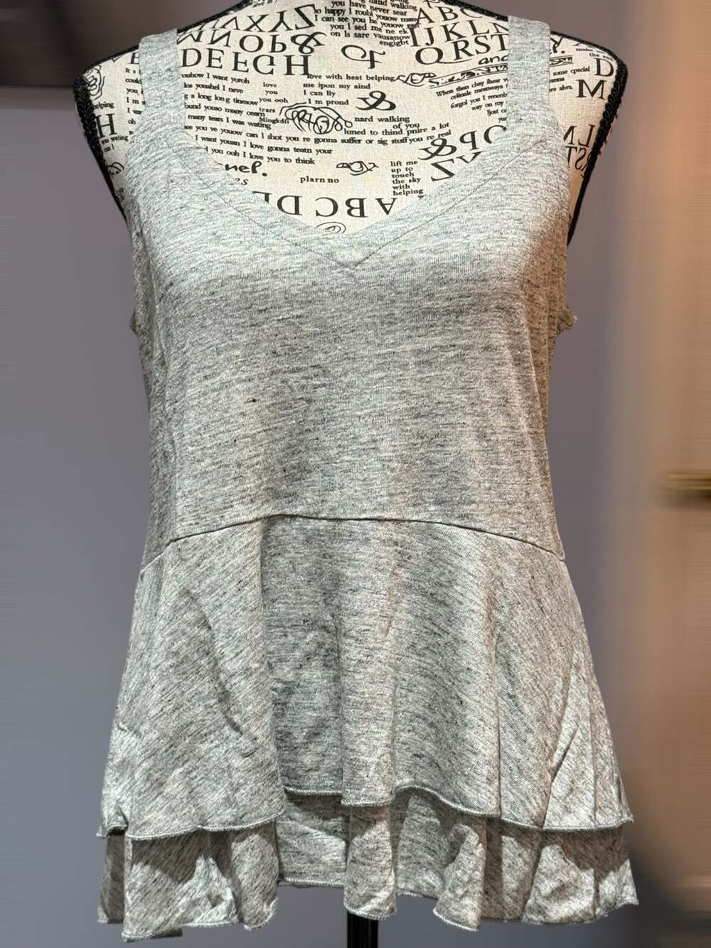 Chaser NWT Heather Gray Ruffle Hem Sleeveless Tank Top Medium Peplum Flowy